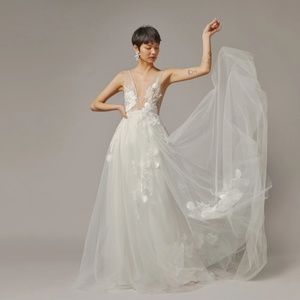 Floravere G. O'Keeffe Bridal Dress - Size 4 - NEW